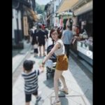 加護亜依、ショートパンツ姿で江ノ島を観光「足細くてスタイル良い」「可愛いママ」の声