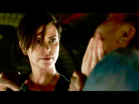 シャーリーズ・セロンが新人傭兵に拳で教育的指導!?映画『オールド・ガード』本編映像