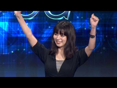 池田エライザ、“バーチャルエライザ”を体験（au　三太郎／桐谷健太　松田翔太）