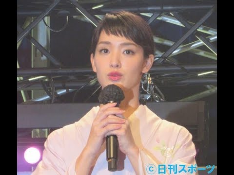 ✅  剛力彩芽１年半ぶり公の場「成長したい」出産場面も - シネマ : 日刊スポーツ