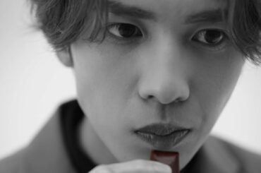 志尊淳、チョコレート好きのスペシャリスト4名が語る「明治 ザ・チョコレート」シリーズ 新TV-CM