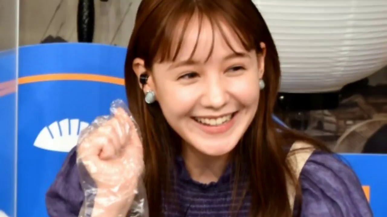 トリンドル姉妹、芸能イベントで初共演 “ギョーザポーズ”で1000人と交流