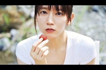 日本27歲女星吉岡里帆，由寫真偶像轉戰演藝圈後，曾在受訪時透露自己其實很討厭拍寫真，因此積極轉型，未料近期人氣似乎沒有從前來得旺盛，讓她只好「重披戰袍」將於10月5日推出第2本實體寫真集以及男性雜誌封