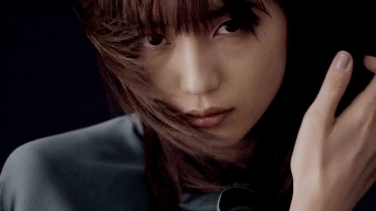 FIGARO 川口春奈 アルマーニ FIGARO 川口春奈 アルマーニ