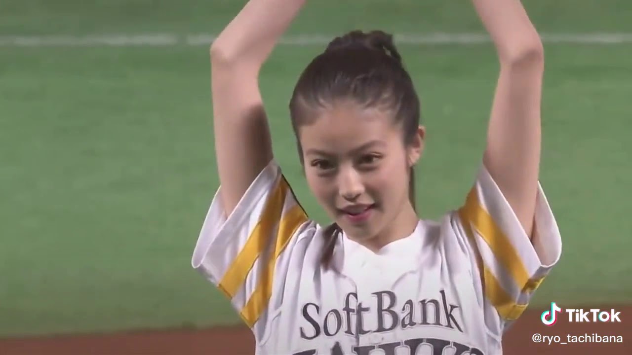 可愛い−始球式−今田美桜さん
