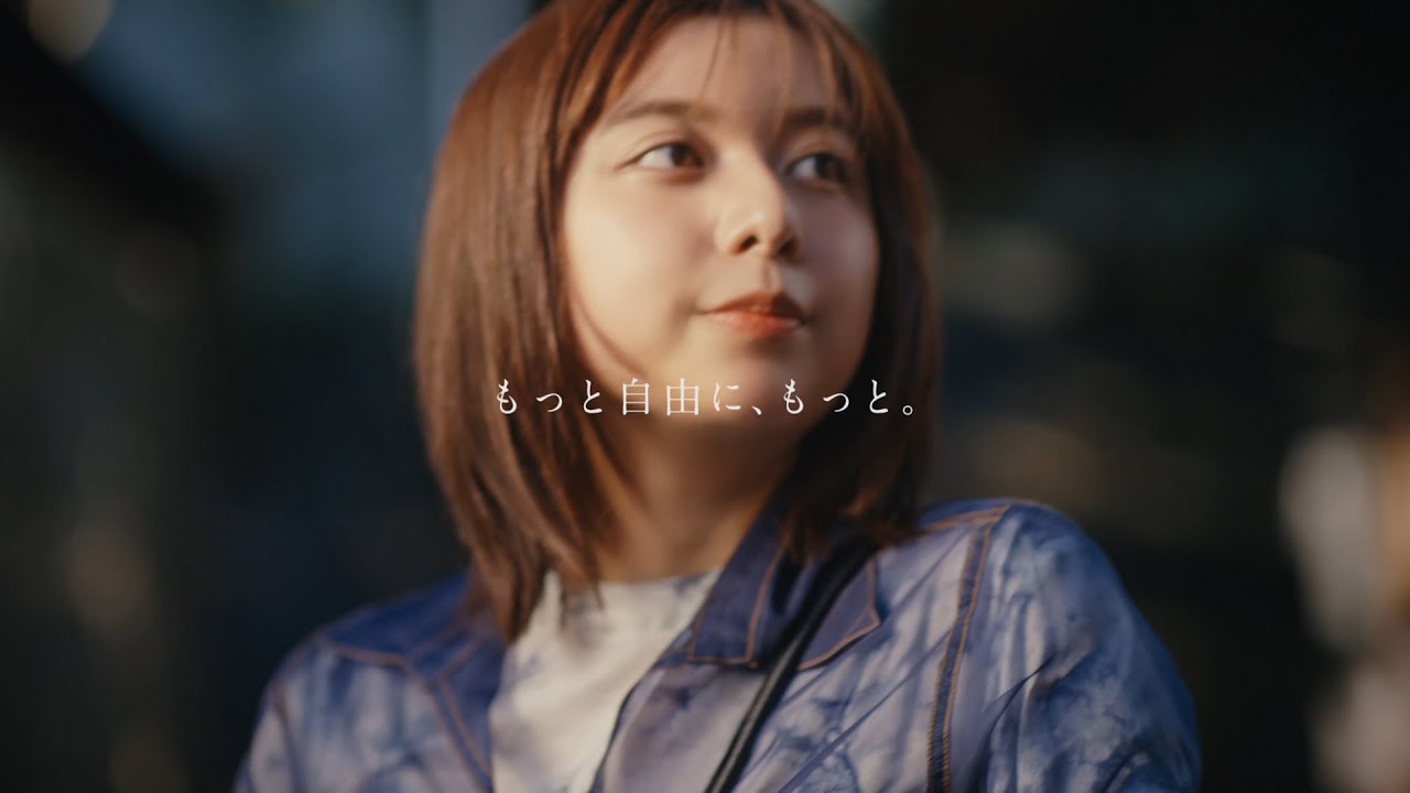 上白石萌歌、カメラ片手に江ノ島旅 ソニー「α7C」WEB CM