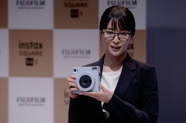 広瀬すずさんが一人四役！スーツ＆眼鏡姿も披露「instax”チェキ”広瀬すず”ひとり”新製品発表会」【ダイジェスト版】