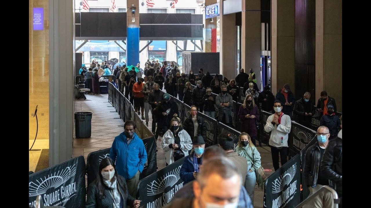 米国の１日当たりの新型コロナウイルス新規感染者数が８万6000人を超え、過去最多を更新した。来週の米大統領選を控え、感染の再拡大が勢いを増している。