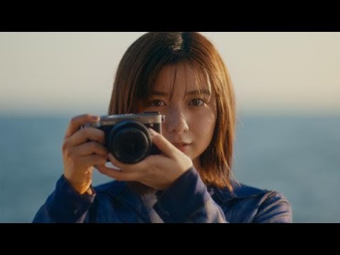 ✅  色んな芸能・エンターテインメント・ニュース満載♪『めるも』|アーティスト「adieu」としても活躍する女優の上白石萌歌が、ソニーから新発売された世界最小・最軽量（※）フルサイズミラーレス一眼カメ