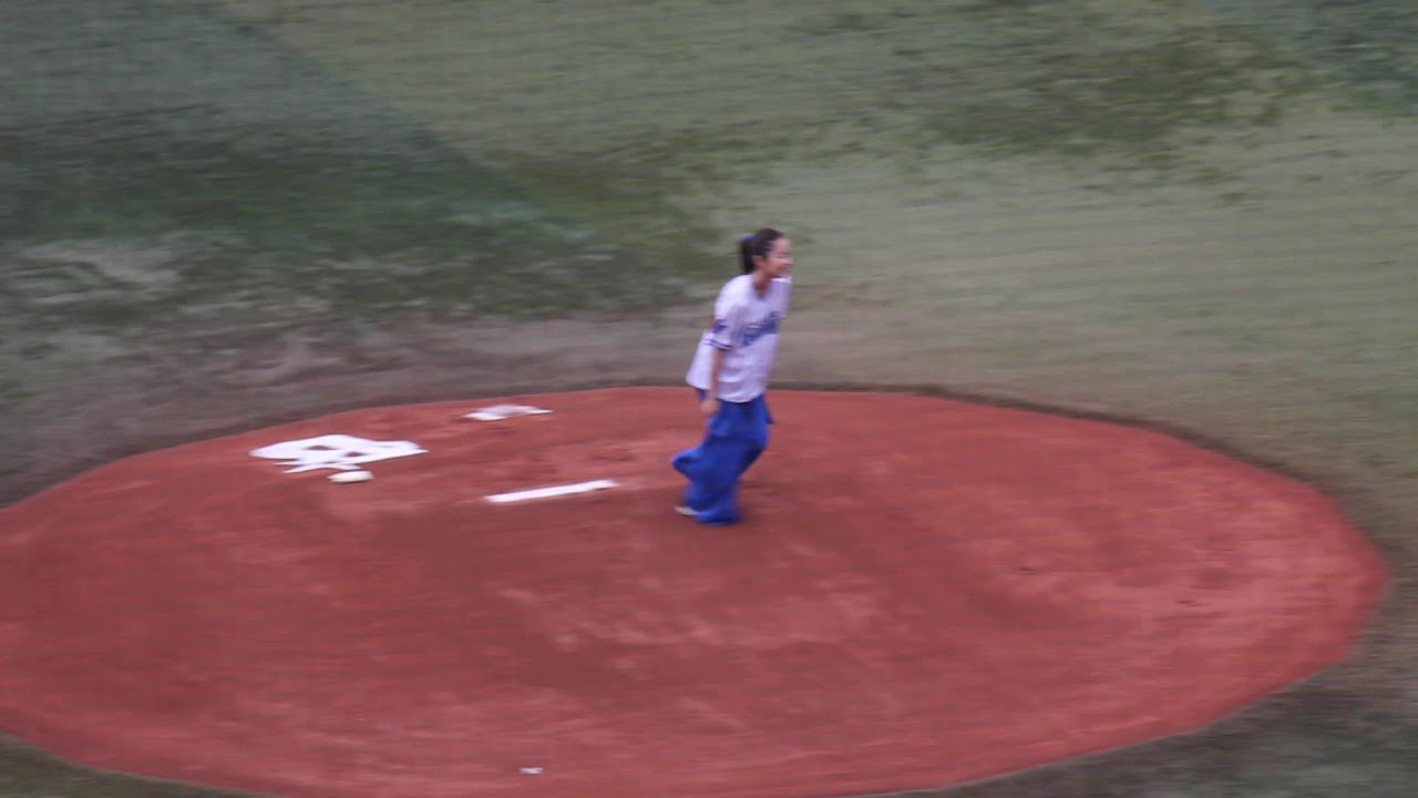 【堀田真由さん】 危険なビーナス 始球式 横浜スタジアム 横浜DeNAベイスターズ 阪神タイガース 2020年11月1日 セレモニアルピッチ 女優 ドラマ 安全なビーナス 阪口皓亮 プロ野球