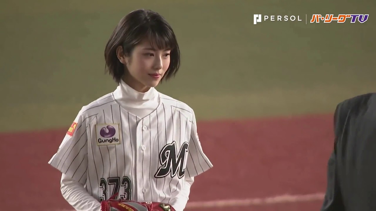 浜辺美波 vs 橋本環奈「始球式」