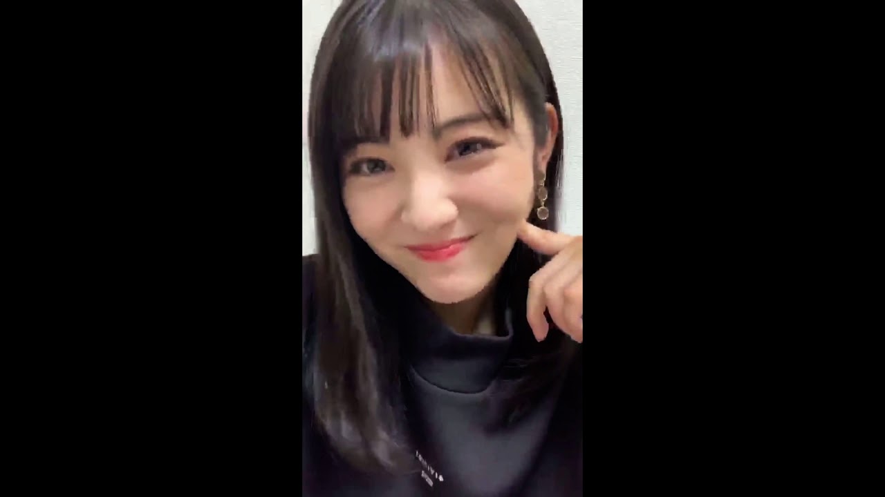 浜辺美波ほっぺ触る仕草可愛い 天使 Yayafa