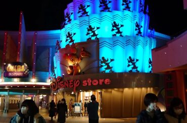 イクスピアリのディズニーストア前