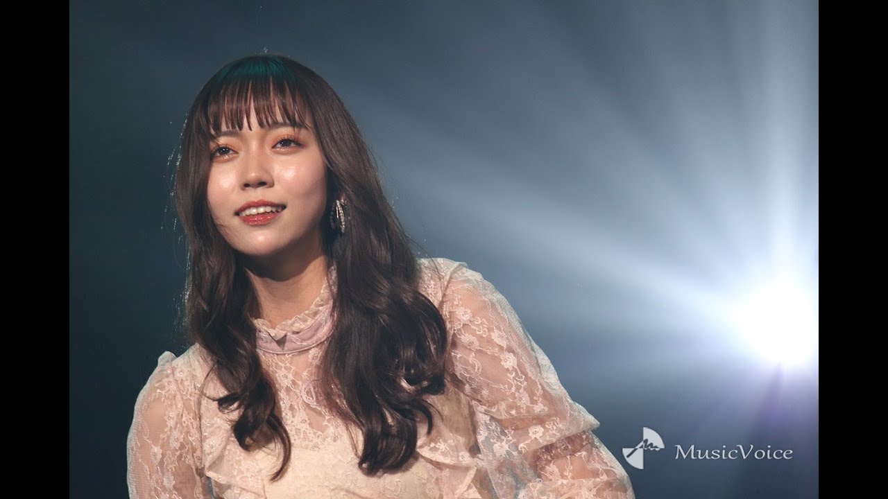 最初のステージで歌う野島樺乃 AKB48国内6グループのメンバーの中でもっとも魅力的な歌い手を決める『第3回AKB48グループ歌唱力No.1決定戦』の決勝大会が1日、都内で行われ、初代女王の野島樺乃( 最初のステージで歌う野島樺乃 AKB48国内6グループのメンバーの中でもっとも魅力的な歌い手を決める『第3回AKB48グループ歌唱力No.1決定戦』の決勝大会が1日、都内で行われ、初代女王の野島樺乃(