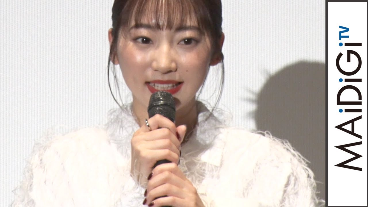 武田玲奈、ふわふわキュートなオール白コーデ　赤リップがアクセント　主演映画「真･鮫島事件」初日舞台あいさつ
