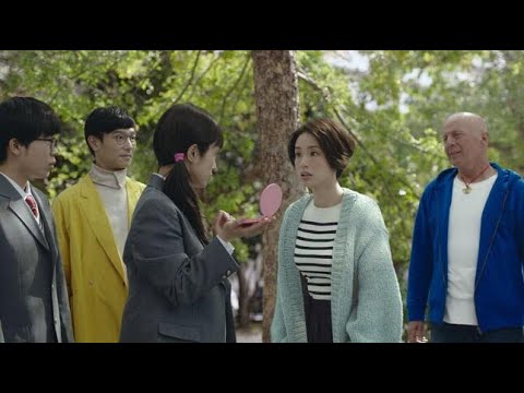 女優の上戸彩さん(35)の「制服姿」が視聴者の間で話題だ。2020年12月16日からテレビでの放送を開始したソフトバンクのCMの中で、タイトルは「5Gってドラえもん?『未来のしずか登場』篇」。作中では 女優の上戸彩さん(35)の「制服姿」が視聴者の間で話題だ。2020年12月16日からテレビでの放送を開始したソフトバンクのCMの中で、タイトルは「5Gってドラえもん?『未来のしずか登場』篇」。作中では