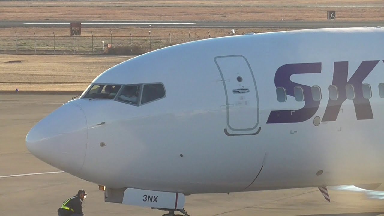 平行誘導路のない空港シリーズ <茨城空港の日常> ターニングパッドで軽やかにターン 平行誘導路のない空港シリーズ <茨城空港の日常> ターニングパッドで軽やかにターン