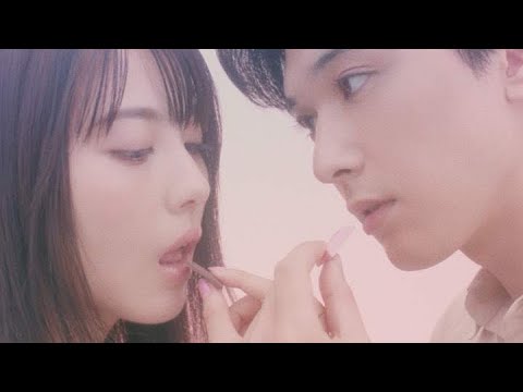 女優の浜辺美波さんと俳優の吉沢亮さんが出演するロッテ ガーナチョコレート の新cm Love Itachoco 編が1月5日 公開された 2人はお互いの吐息を感じるほどの至近距離でチョコを食べるシーン Yayafa 女優の浜辺美波さんと俳優の吉沢亮さんが出演するロッテ ガーナチョコレート の新cm Love Itachoco 編が1月5日 公開された 2人はお互いの吐息を感じるほどの至近距離でチョコを食べるシーン Yayafa