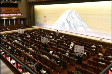 ✅  東京・歌舞伎座「八月花形歌舞伎」（２６日まで）には、放送中のＴＢＳ系連続ドラマ「半沢直樹」（日曜・後９時）でおなじみの片岡愛之助（第一部「連獅子」）、市川猿之助（第三部「吉野山」）、市川中車（香