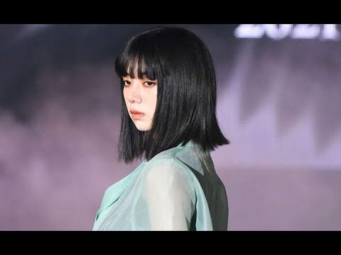 女優の池田エライザさんが2月28日 オンライン配信が始まった大型ファッションイベント 第32回 マイナビ 東京ガールズコレクション Tgc 21 Spring Summer に登場した シースル Yayafa