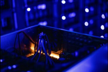 ✅  暗号資産（仮想通貨）ビットコインがアジア時間帯９日午後の取引で４万8000ドルを初めて突破し、過去最高値を再び更新した。米電気自動車（ＥＶ）メーカーのテスラが総額15億ドル（約1580億円）のビ