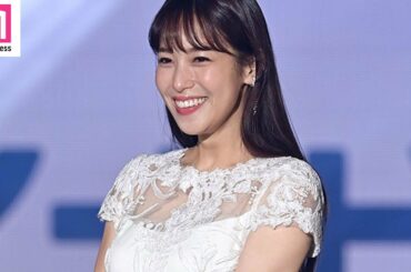 【TGC】鷲見玲奈、EXITと3ショットランウェイ！透けワンピース姿で爽やか笑顔＜東京ガールズコレクション 2021 SPRING／SUMMER＞