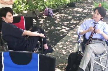 中村伦也 本物の男性の座る姿勢