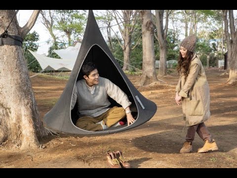 ✅  俳優の鈴木亮平と歌手のJUJUがMCを務めるNHK総合の『世界はほしいモノにあふれてる』。5月3日午後10時からの放送では、鈴木が初めてロケに出て、JUJUとともにたき火や日本古来のアウトドア“