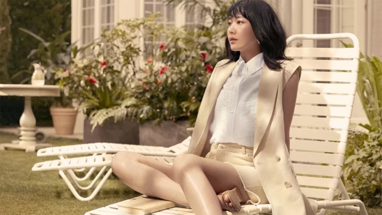 新垣結衣、ショーパンやワンピースで美脚際立つ H&Mアンバサダー就任.Aragaki Yui • H&M. 新垣結衣、ショーパンやワンピースで美脚際立つ H&Mアンバサダー就任.Aragaki Yui • H&M.