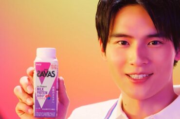 岡田健史、白ポロシャツの爽やかトレーナーに　畠山愛理の華麗なジャンプに驚き！　明治「ザバス for Woman MILK PROTEIN」シリーズ新テレビCM＆インタビュー