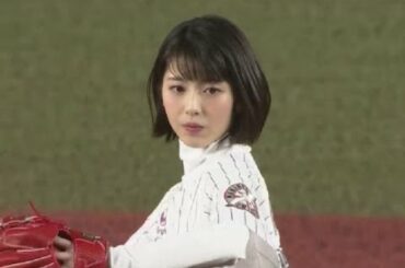 浜辺美波、ホームランを打たれてしまう。