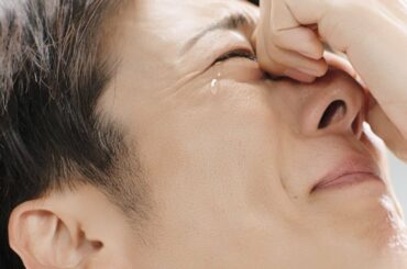 高橋一生、研究所の熱血所長に！部下の心意気に感涙!?　「アキュビュー」新テレビCM「摩擦ゼロ」編と「コントラスト」編