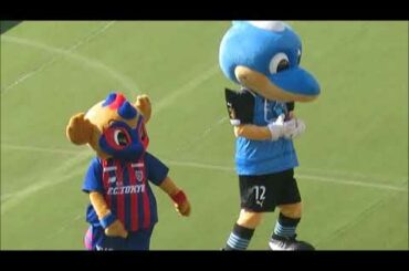 ドロンパとふろん太、多摩川クラシコ両チームマスコットの共演2021/04/11 FC東京ー川崎フロンターレ 味の素スタジアム