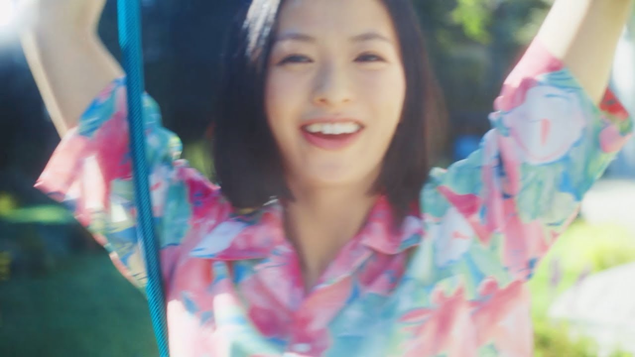 榮倉奈々、中田ヤスタカプロデュースのCMソング披露 眩しすぎるカワイイ笑顔に釘付け! 『爽健美茶』新CM「ゴクゴク自然に、生きていく 夏/音楽」篇