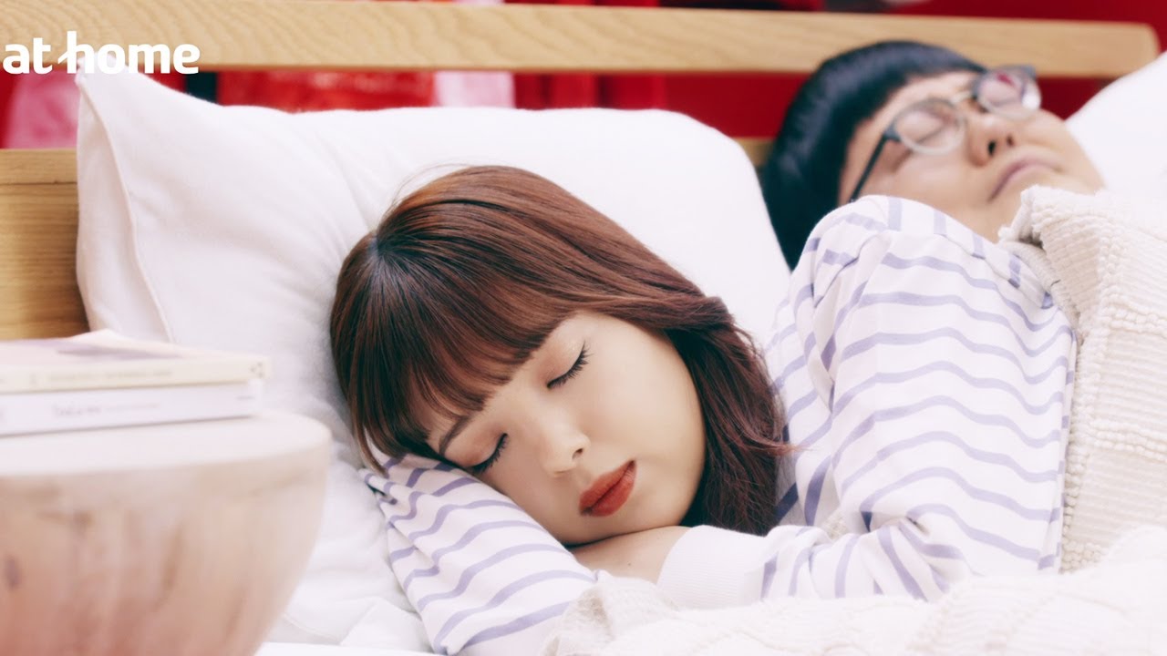 藤田ニコル、タイムマシーン3号・関とカップルに 「寝るときは真っ暗?ちょっとつける?」 あるあるをコミカルに熱演 「アットホームであった!」動画コンテンツが公開