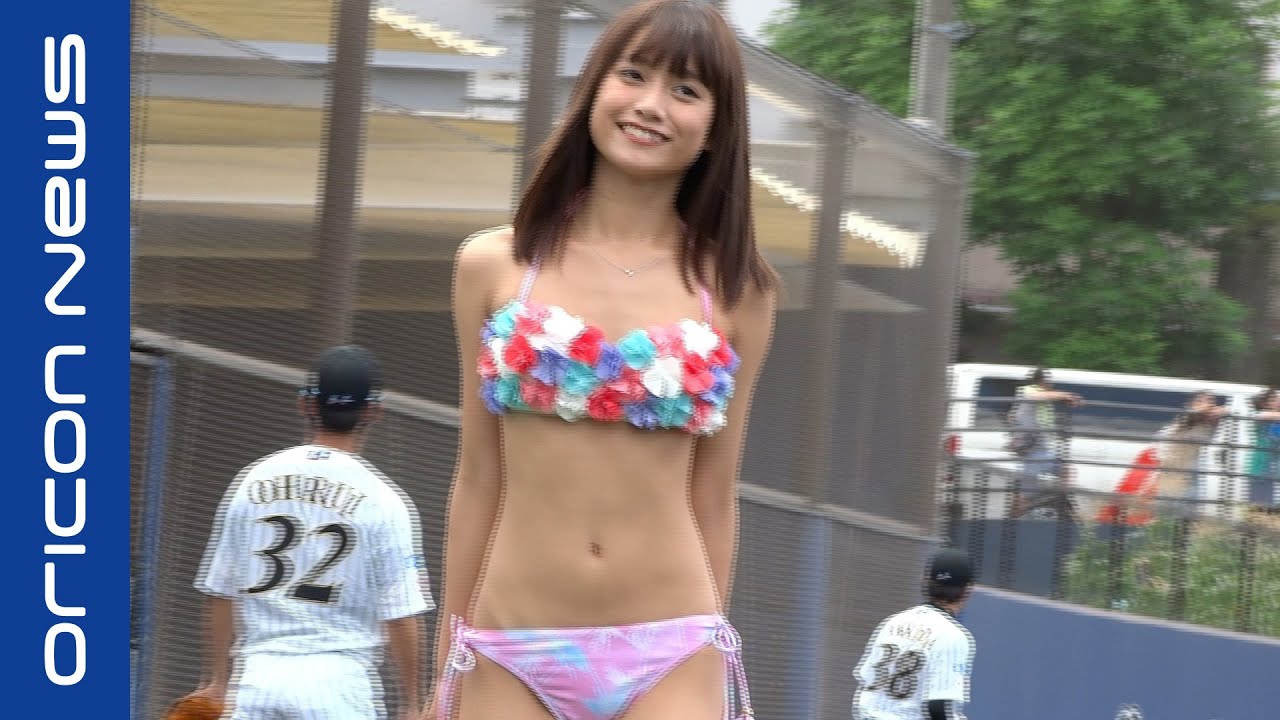 球界初の試み 球場で水着ショーが開催