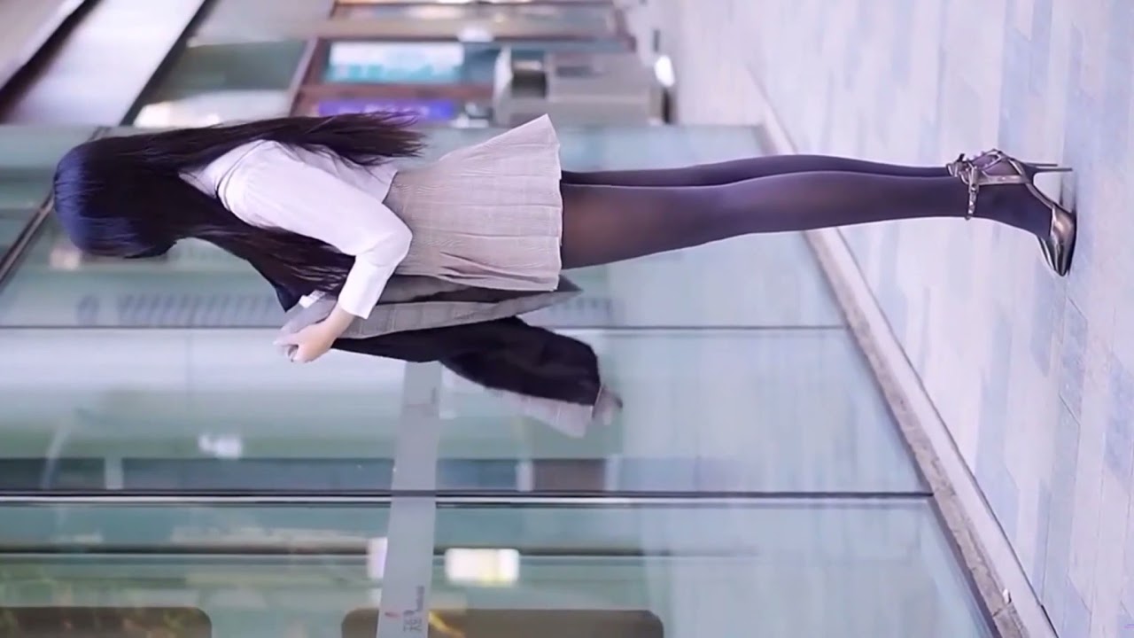 中毒必至!絶対にクセになる?!ちょっと見えてます?美女たちの競演!