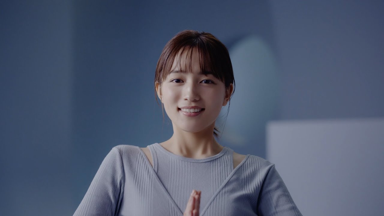 川口春奈、美脚披露 メディキュットブランドリニューアル新TVCM3篇&メイキングインタビュー公開