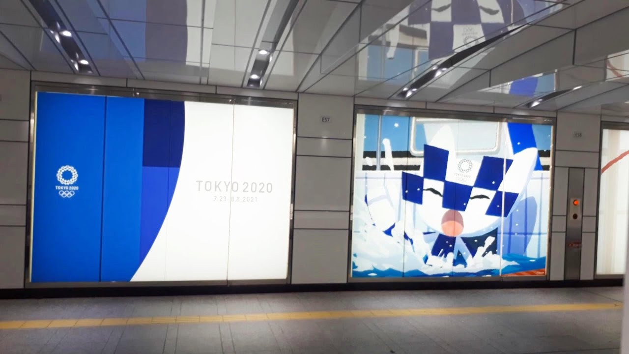 Wall Paintings of Tokyo 2020 Olympic Mascot Miraitowa in Shinjuku 東京2020オリンピックマスコット・ミライトワの壁画@新宿動く歩道