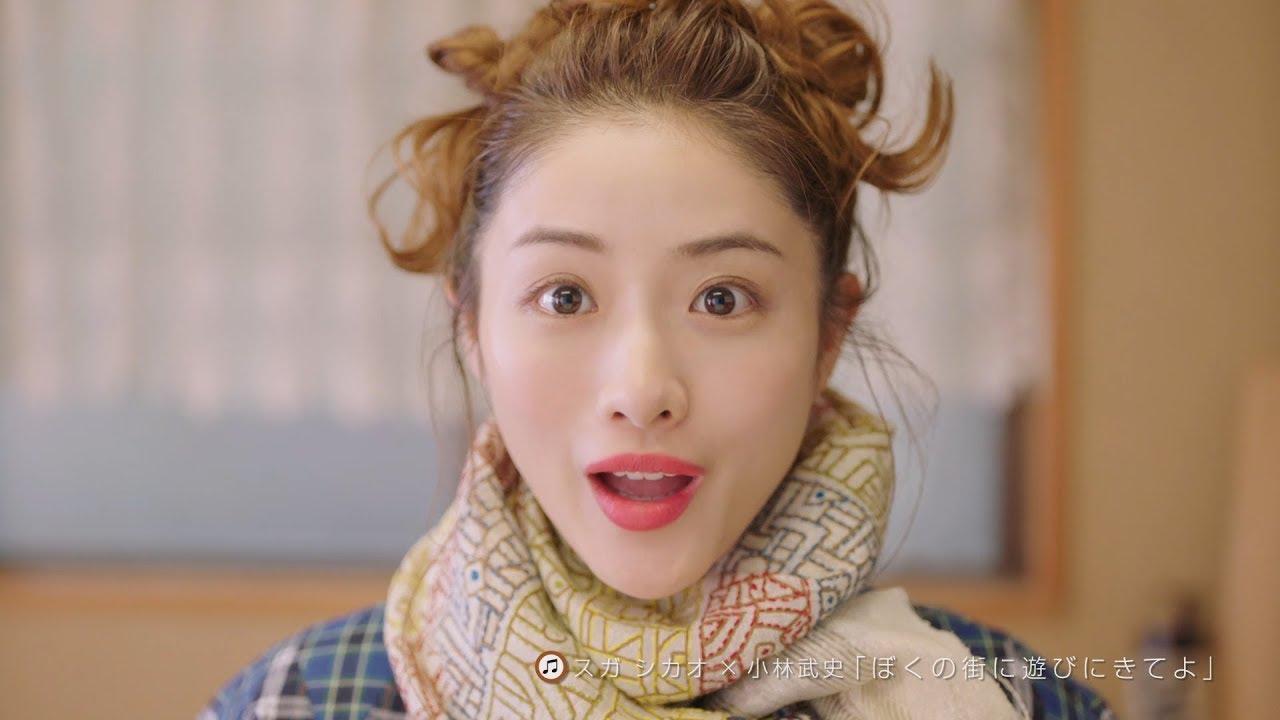 石原さとみ ひっつめ髪にぐるぐるマフラーが可愛い 雑司ヶ谷をお散歩 東京メトロ Find My Tokyo 新cm 雑司が谷 ひと工夫が散りばめられた街 篇 Yayafa