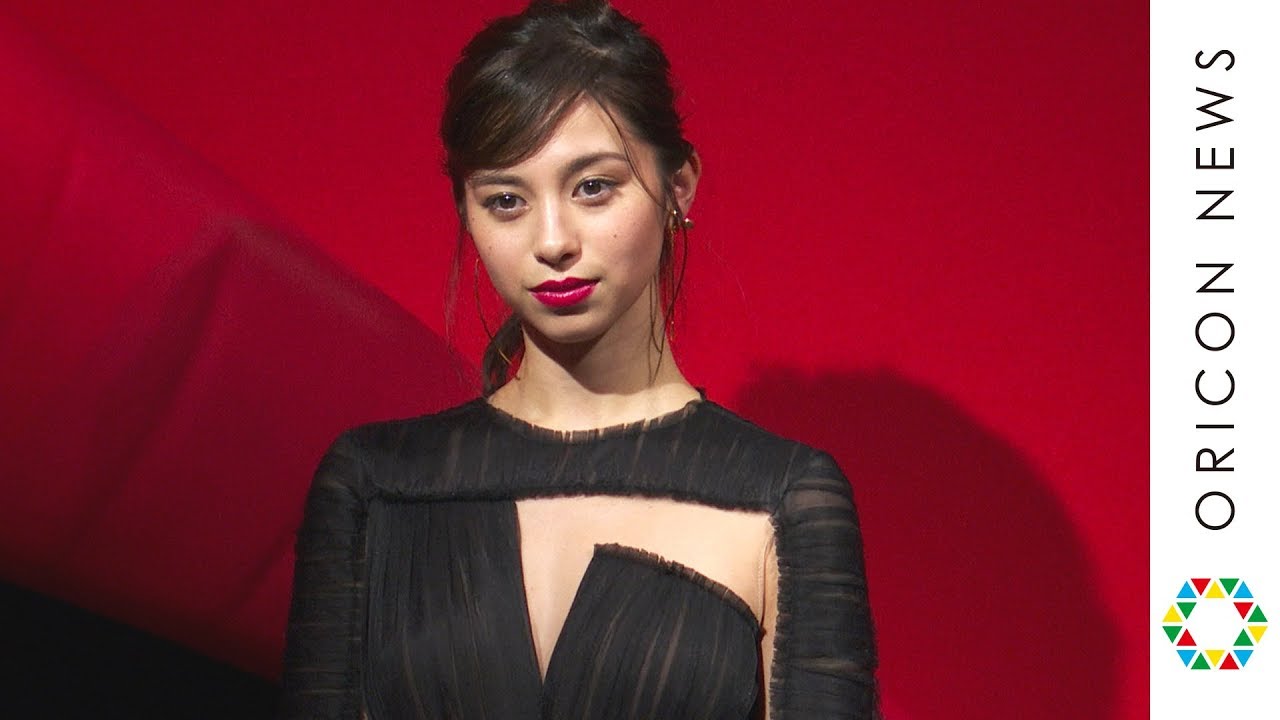 中条あやみ、胸元SEXYシースルードレス&美しき「赤い唇」を披露 「真実の唇。」展オープニングレセプション