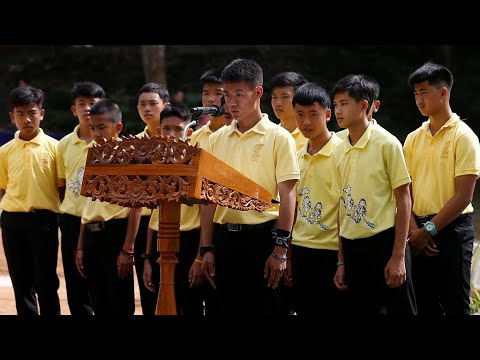 タイ洞窟救出から1年 少年らと救助隊員が式典に参加