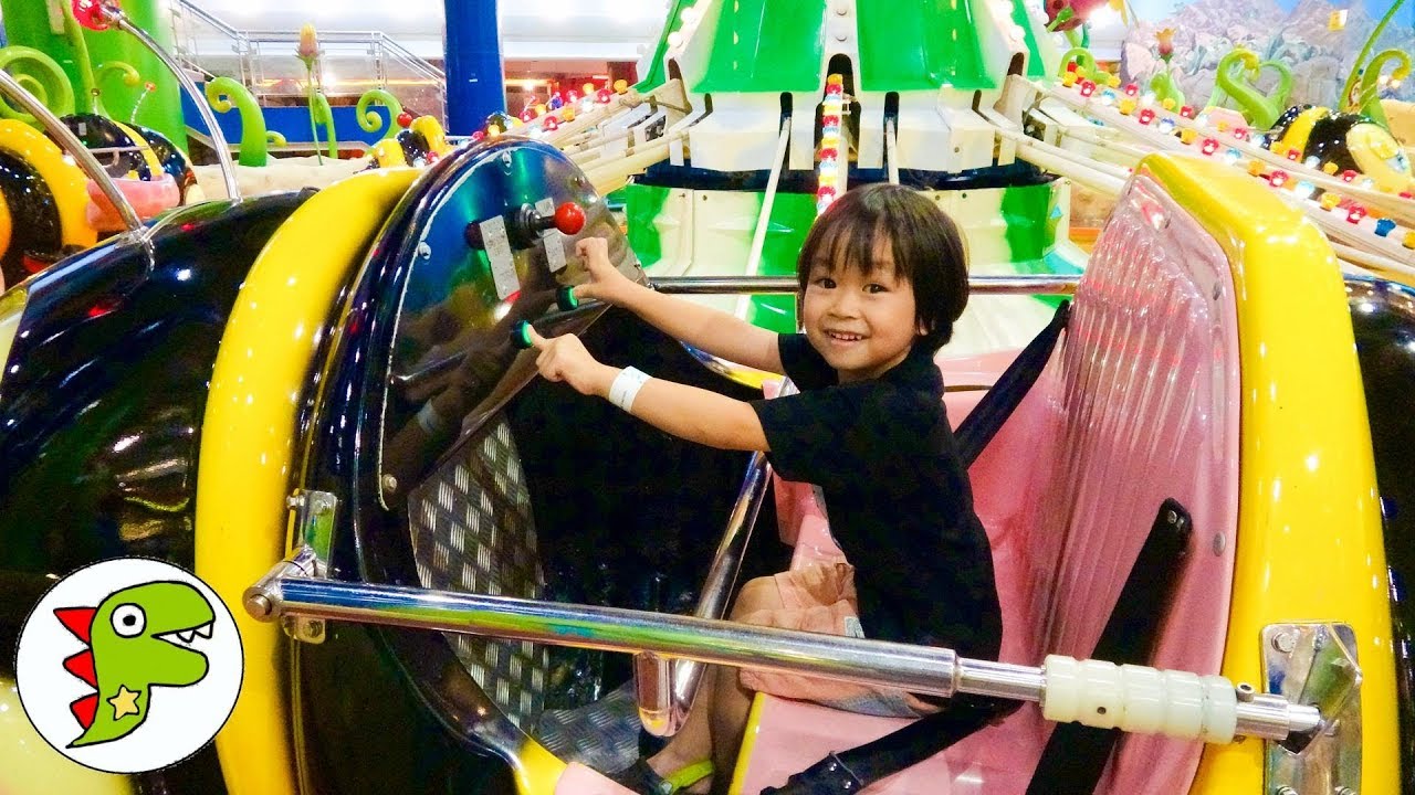 おでかけ マレーシア 室内遊園地で遊ぼう!どんな乗り物があるかな? トイキッズ