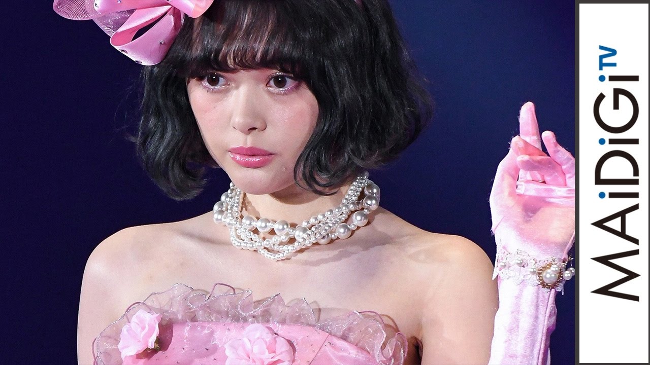 まるでお人形?玉城ティナ&トリンドル玲奈、ガーリードレスで魅了 「Maison de FLEUR」ステージ 「TGC2017S/S」