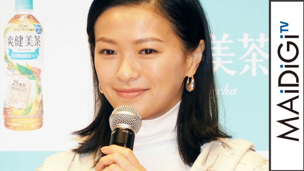 榮倉奈々、デニムできれいめカジュアル アウター&シューズで抜け感も