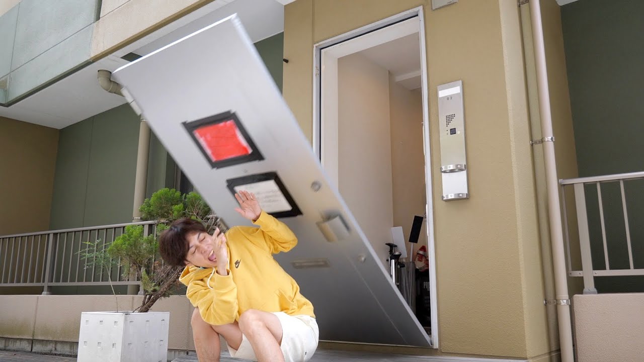 絶対にケガする重い扉を倒してみた結果wwwwww