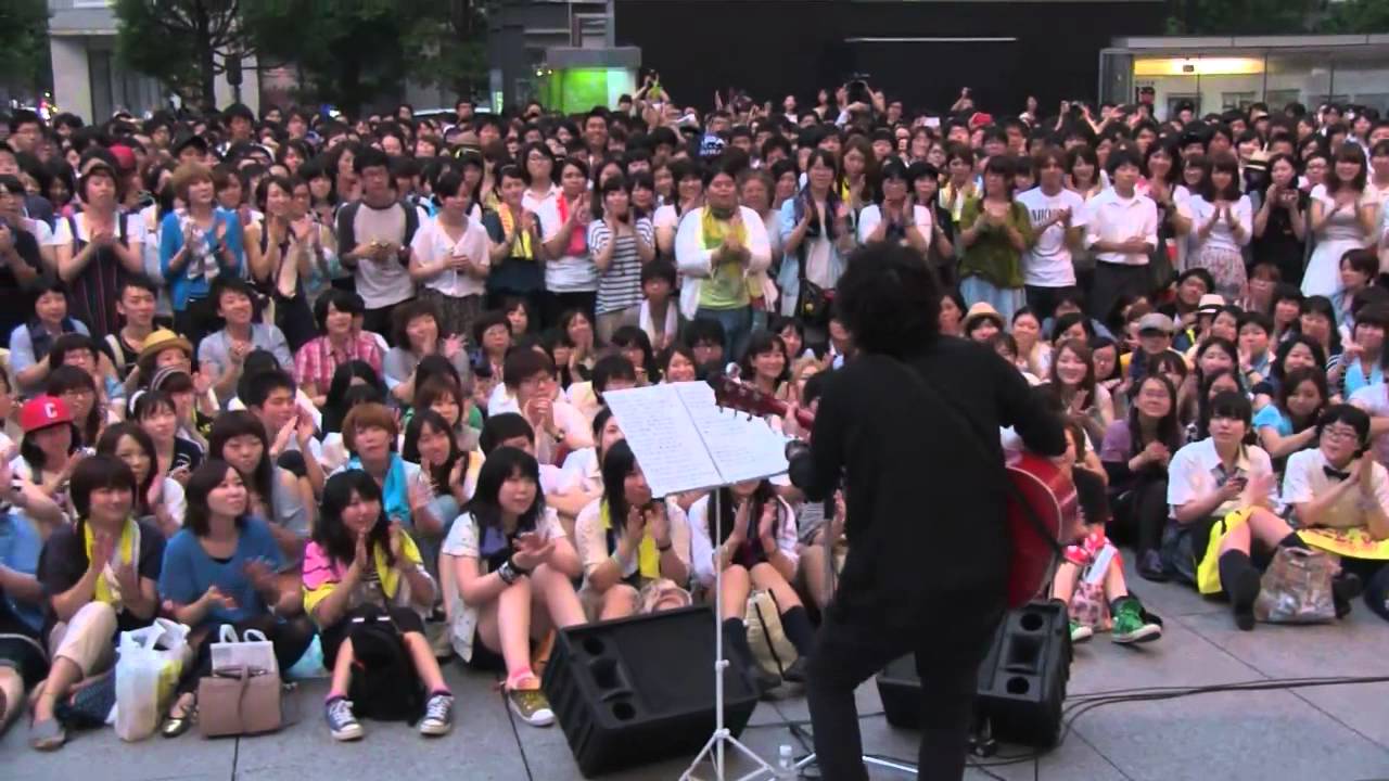高橋優「泣ぐ子はいねが」~園子温撮影(路上フリーライブ@東京・大手町サンケイビルメトロスクエア広場2013.7.9)