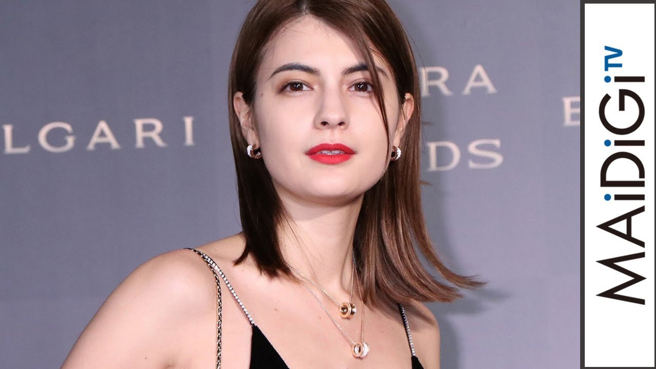 マギー、美背中全開 セクシーな黒ロングキャミソールドレス姿 「BVLGARI AVRORA AWARDS 2018」