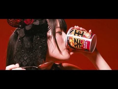 クセになる激辛スープ「辛王(からおう)」シリーズ/最強地下アイドル仮面女子・神谷えりな “難易度超絶、涙目バトル”篇