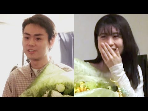 菅田将暉&有村架純、熱いハグも!想いが溢れるクランクアップ/映画『花束みたいな恋をした』クランクアップ映像